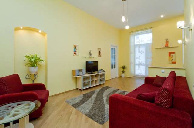 Апартаменты UKR Apartments near Gulliver Киев-3